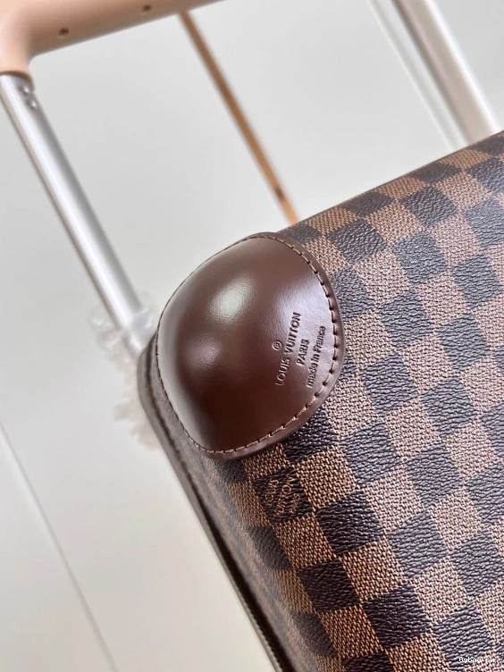 55 Louis HORIZON Vuitton 0820